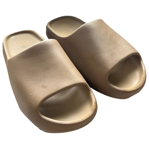 Pre-owned Yeezy X Adidas Slide Sandals In Brown