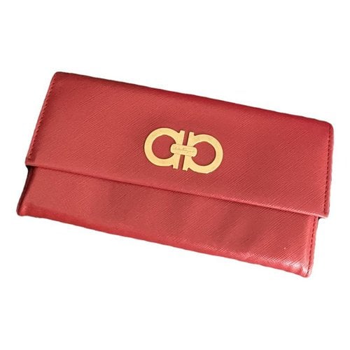 Pre-owned Ferragamo Patent Leather Clutch Bag In Red