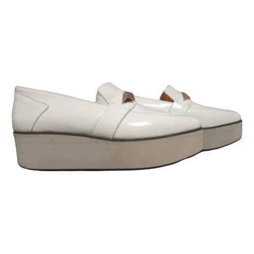 Pre-owned Alexander Smith Leather Flats In White