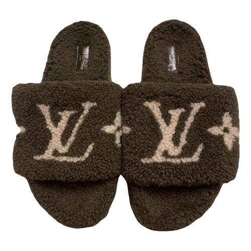Pre-owned Louis Vuitton Confort Paseo Faux Fur Sandals In Khaki