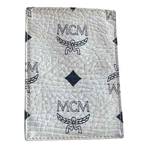 Pre-owned Mcm Patent Leather Card Wallet In White