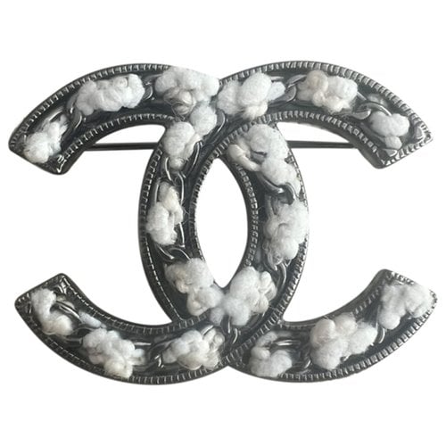 Pre-owned Chanel Cc Pin & Brooche In Metallic