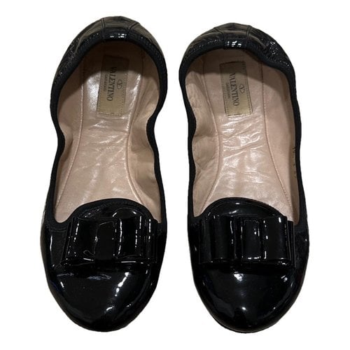 Pre-owned Valentino Garavani Patent Leather Ballet Flats In Black
