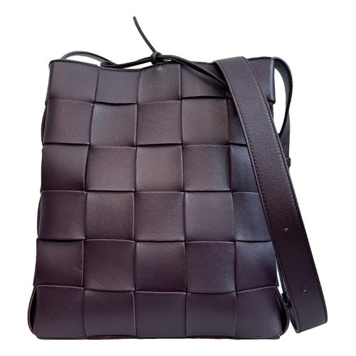 Pre-owned Bottega Veneta Cassette Leather Crossbody Bag In Burgundy