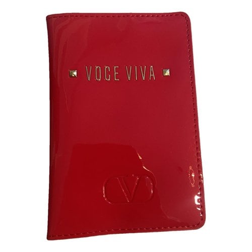 Pre-owned Valentino Garavani Rockstud Patent Leather Purse In Red