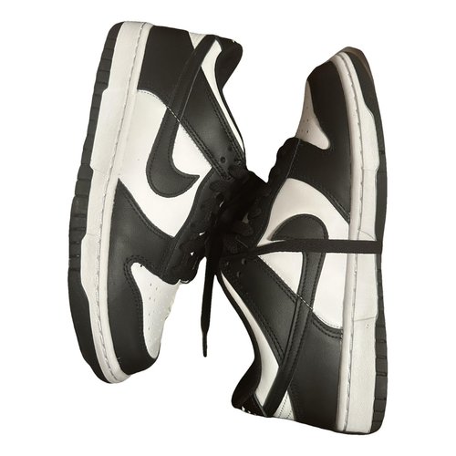 Pre-owned Nike Sb Dunk Leather Trainers In Black