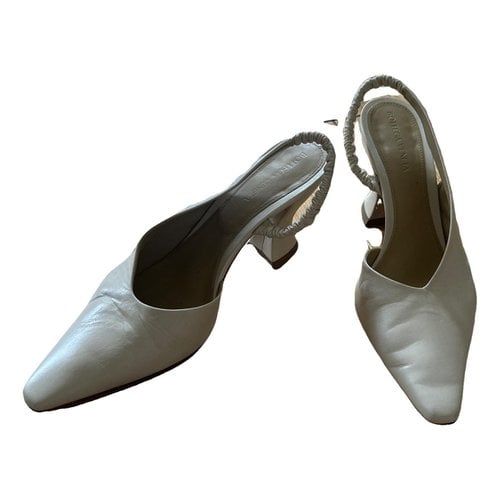 Pre-owned Bottega Veneta Almond Leather Heels In White