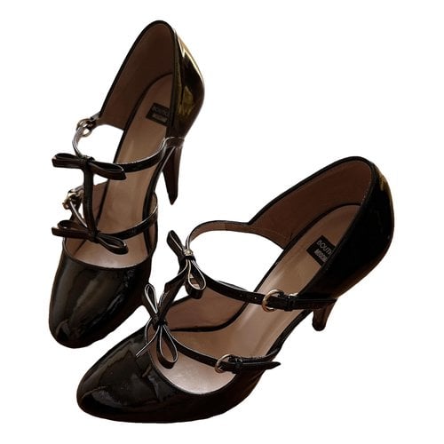 Pre-owned Moschino Patent Leather Heels In Black