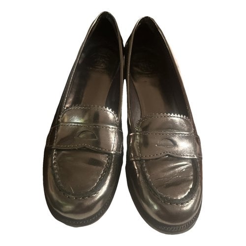 Pre-owned Tory Burch Leather Flats In Metallic