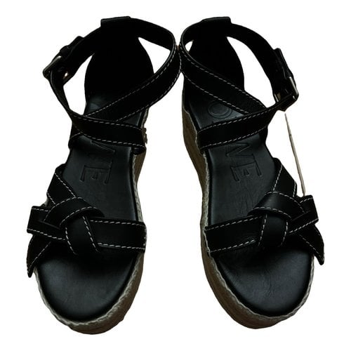 Pre-owned Loewe Gate Leather Sandals In Black