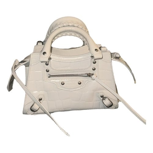 Pre-owned Balenciaga Neo Classic Leather Crossbody Bag In White