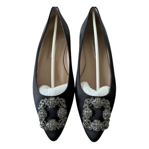 Pre-owned Manolo Blahnik Hangisi Cloth Flats In Black