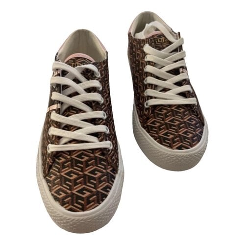 Pre-owned Guess Leather Trainers In Brown