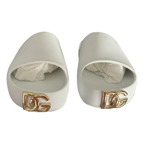 Pre-owned Dolce & Gabbana Flip Flops In White