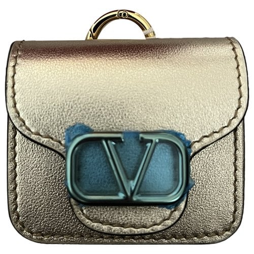 Pre-owned Valentino Garavani Vlogo Leather Purse In Gold