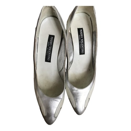 Pre-owned Valentino By Mario Valentino Leather Heels In Silver