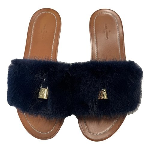 Pre-owned Louis Vuitton Faux Fur Mules In Navy