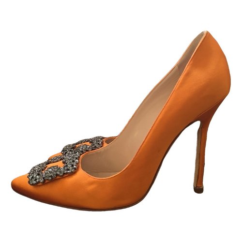 Pre-owned Manolo Blahnik Hangisi Velvet Heels In Orange