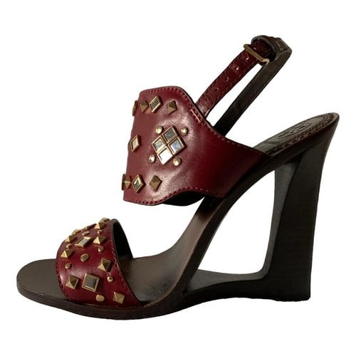 Pre-owned Tory Burch Leather Sandals In Burgundy