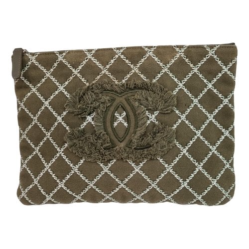 Pre-owned Chanel Cloth Clutch Bag In Green