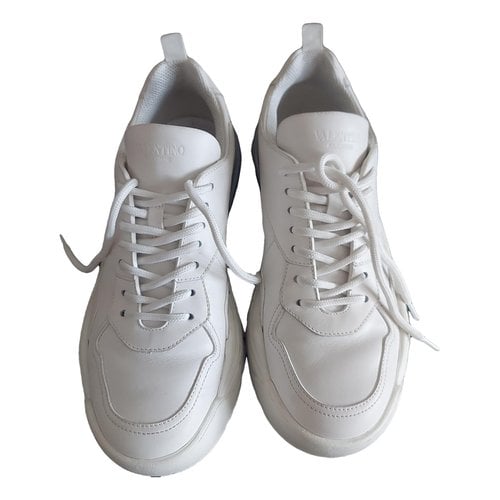 Pre-owned Valentino Garavani Bounce Leather Trainers In White