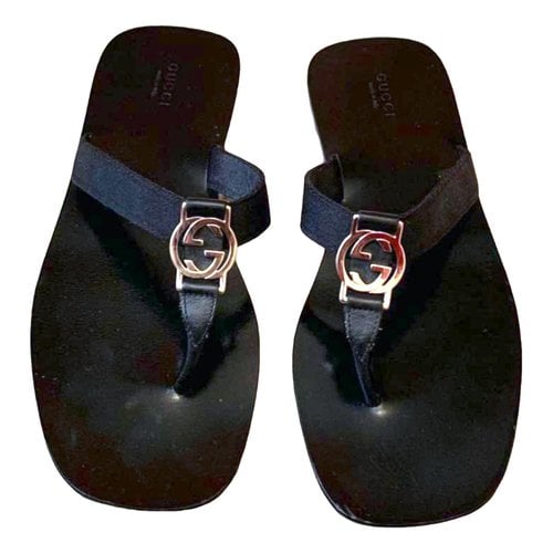 Pre-owned Gucci Cloth Flip Flops In Black