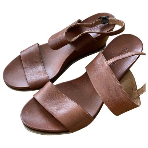 Pre-owned Bianco Leather Mules & Clogs In Brown