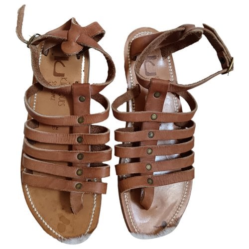 Pre-owned Kjacques Leather Flip Flops In Camel