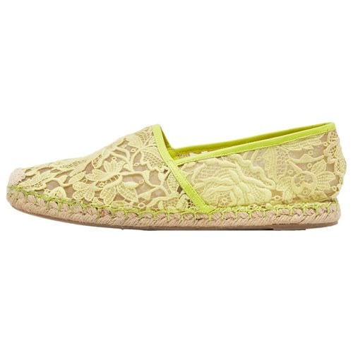Pre-owned Valentino Garavani Leather Flats In Yellow