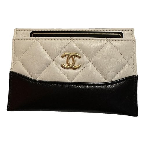 Pre-owned Chanel Timeless/classique Leather Card Wallet In White
