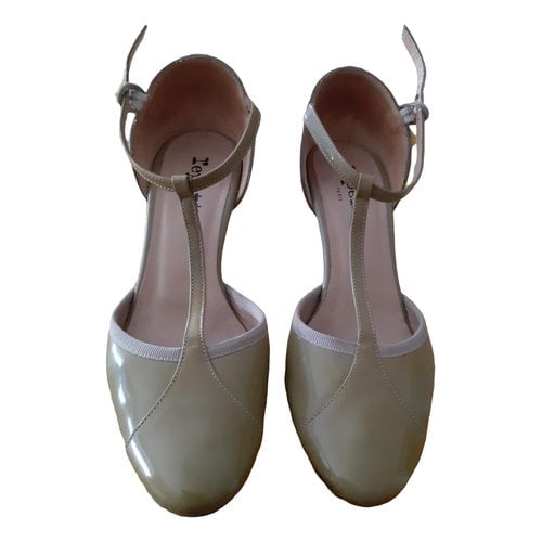 Pre-owned Repetto Patent Leather Heels In Beige