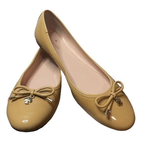 Pre-owned Kate Spade Patent Leather Flats In Camel