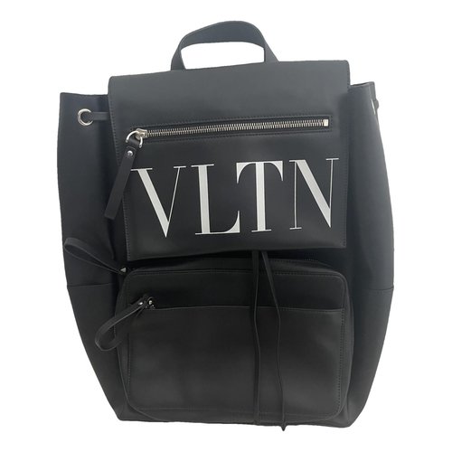Pre-owned Valentino Garavani Leather Backpack In Black