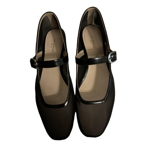 Pre-owned Le Monde Beryl Leather Flats In Black