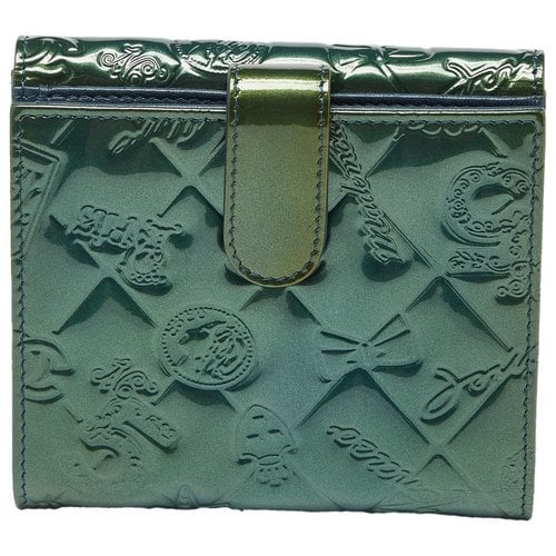 Pre-owned Chanel Patent Leather Wallet In Green