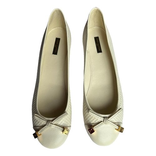 Pre-owned Louis Vuitton Leather Ballet Flats In Ecru