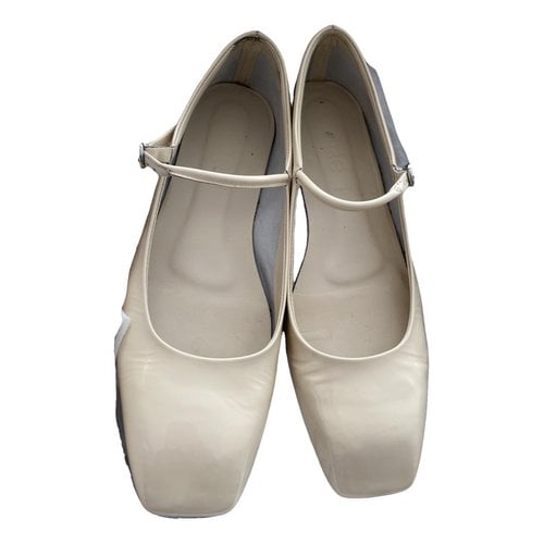 Pre-owned Aeyde Patent Leather Flats In Beige