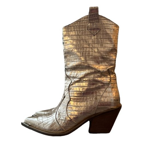 Pre-owned Aldo Castagna Leather Cowboy Boots In Gold