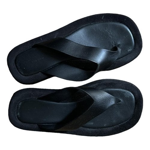 Pre-owned The Row Leather Flip Flops In Black