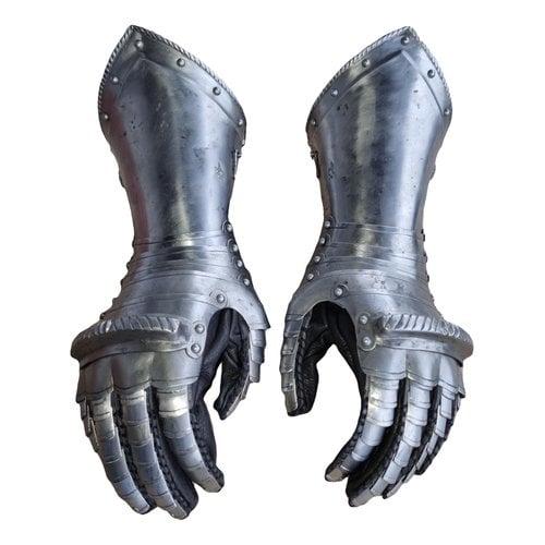Pre-owned Balenciaga Leather Gloves In Silver