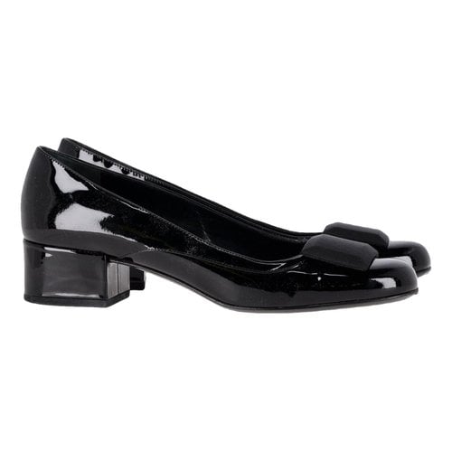 Pre-owned Saint Laurent Patent Leather Heels In Black
