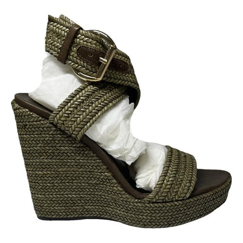 Pre-owned Stuart Weitzman Leather Sandals In Green