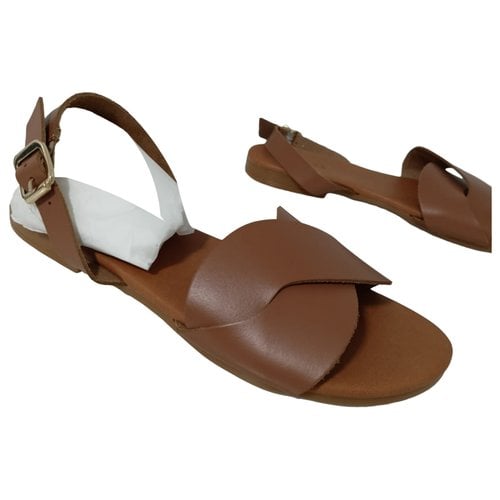 Pre-owned Pieces Leather Sandals In Camel