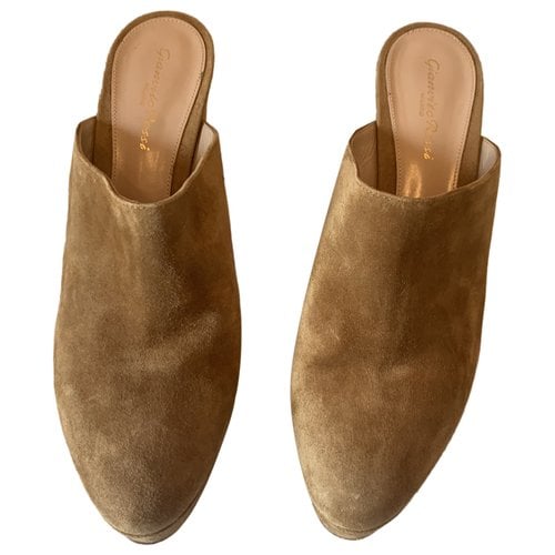 Pre-owned Gianvito Rossi Mules & Clogs In Camel