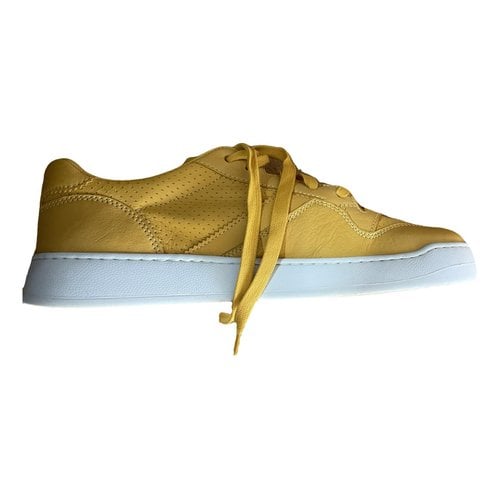 Pre-owned Doucal's Leather Low Trainers In Yellow