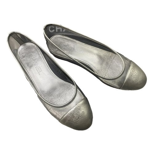 Pre-owned Chanel Leather Ballet Flats In Metallic