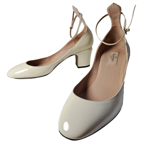 Pre-owned Valentino Garavani Tango Patent Leather Heels In White