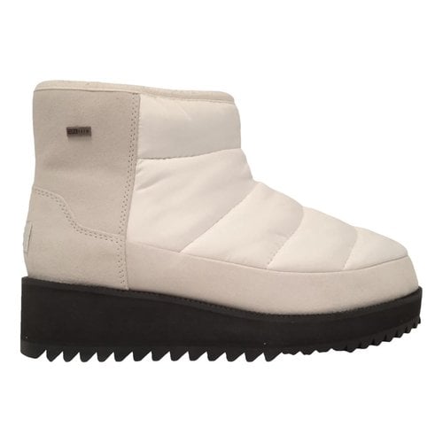 Pre-owned Ugg Boots In White