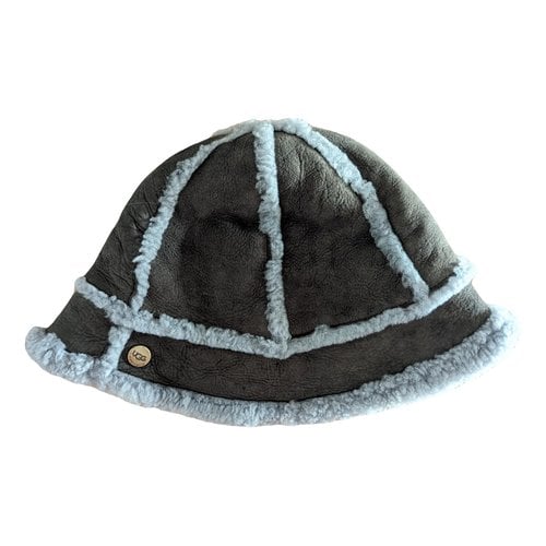 Pre-owned Ugg Leather Hat In Grey