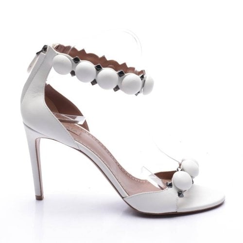Pre-owned Alaïa Leather Heels In White